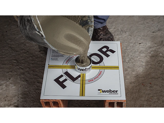 Fluidez producto construcción carpeta weber