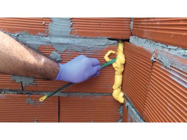 Retirar exceso hueco en obra weber